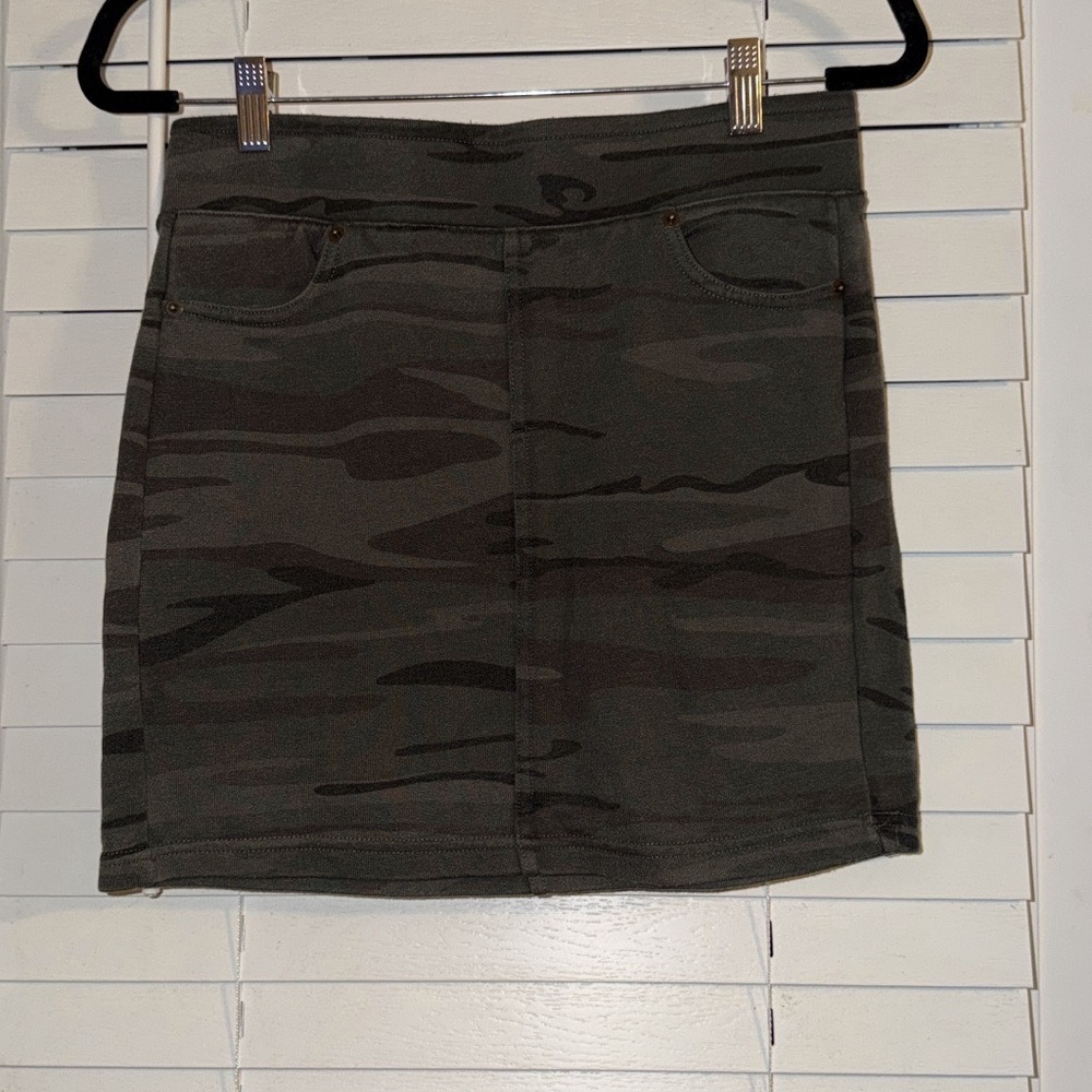 Camo Print Olive Mini Skirt - Casual Pull-On Style